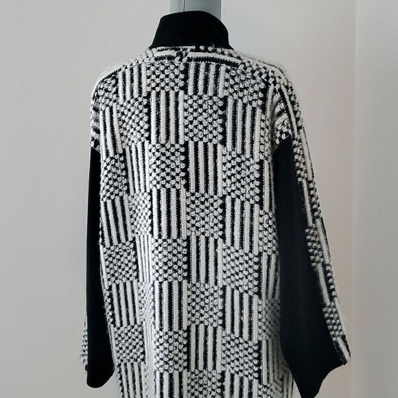 Linea Vogue | Italian Long Sweater Coat - Picture 5 of 10